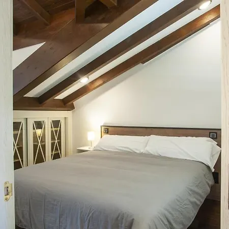 Aticos La Riba アパート